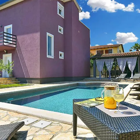 With Pool In Porec-istrien 44323 Porec