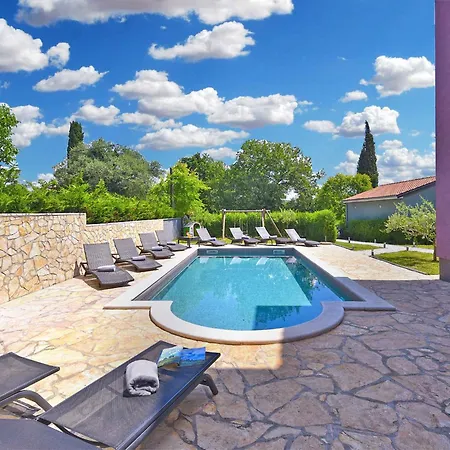 With Pool In Porec-istrien 44323 Porec