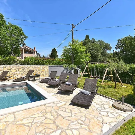 With Pool In Porec-istrien 44323 Porec