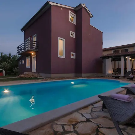 Villa With Pool In Porec-istrien 44323 Porec
