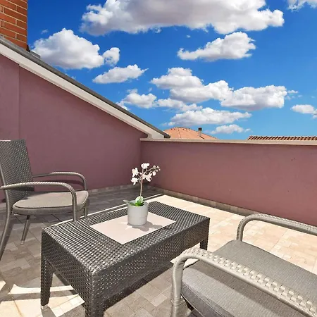 With Pool In Porec-istrien 44323 Villa