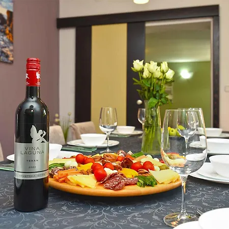 Villa With Pool In Porec-istrien 44323