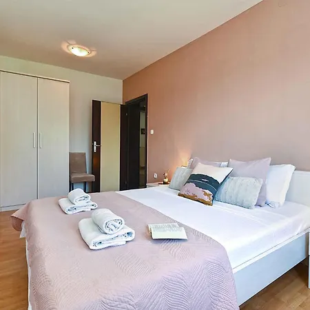 With Pool In Porec-istrien 44323 Villa