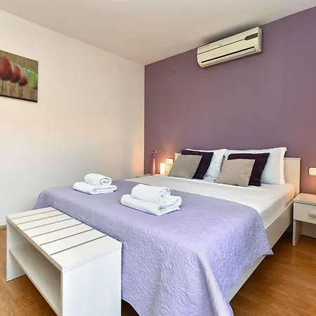 With Pool In Porec-istrien 44323 Villa *