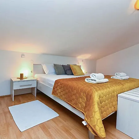 With Pool In Porec-istrien 44323 Villa